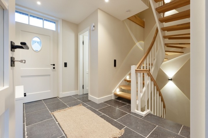 Eingangsbereich und Treppen