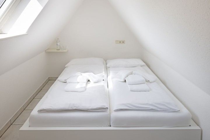 Schlafzimmer zwei im Obergeschoss