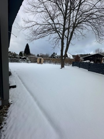Blick von der Terrasse zur Sauna