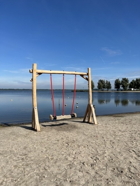 Strandbereich mit Schaukel