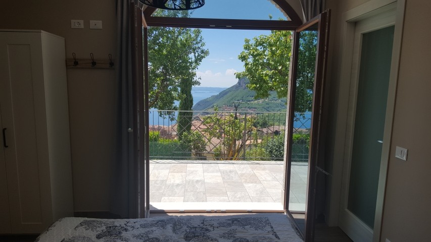 Blick Schlafzimmer türkis - Zugang Terrasse