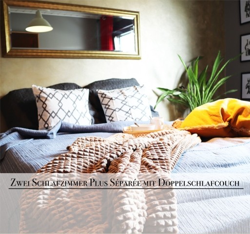 Schlafzimmer 1 mit elektrischem Verdunklungsrollo