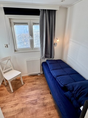 Ein weiteres Schlafzimmer ist mit einem Einzelbett versehen