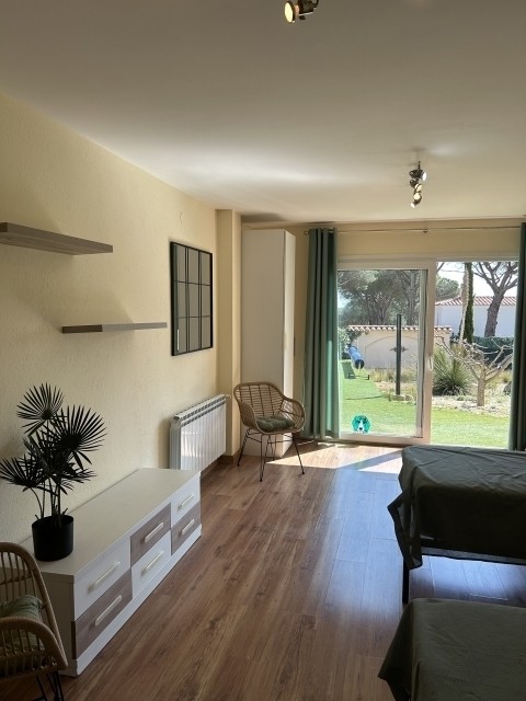 Schlafzimmer 4 im EG mit 2 Einzelbetten 0,90 x 2,00 m