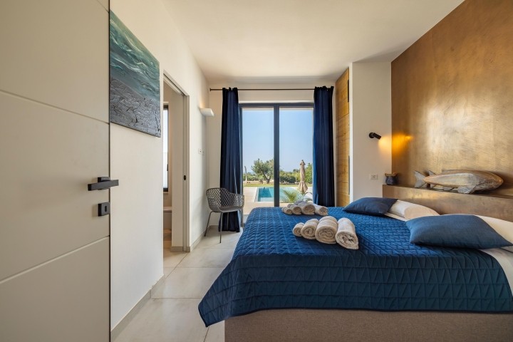 der schnellste Weg in den Pool vom blauen SZ