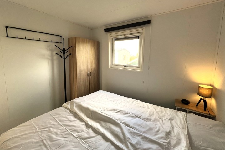 Schlafzimmer mit Schrank