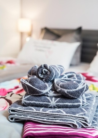„5-Sterne-Service: Zur Vollausstattung gehören nicht nur Bettwäsche und Küchentücher, sondern auch ein komplettes Handtuch-Set für jeden Gast.“