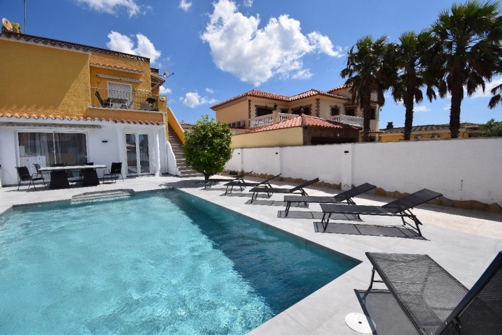 FeWo ARENA 1 ist die EG-Wohnung für 4 – 5 Pers, mit 2 SZ, 2 Badezimmer 