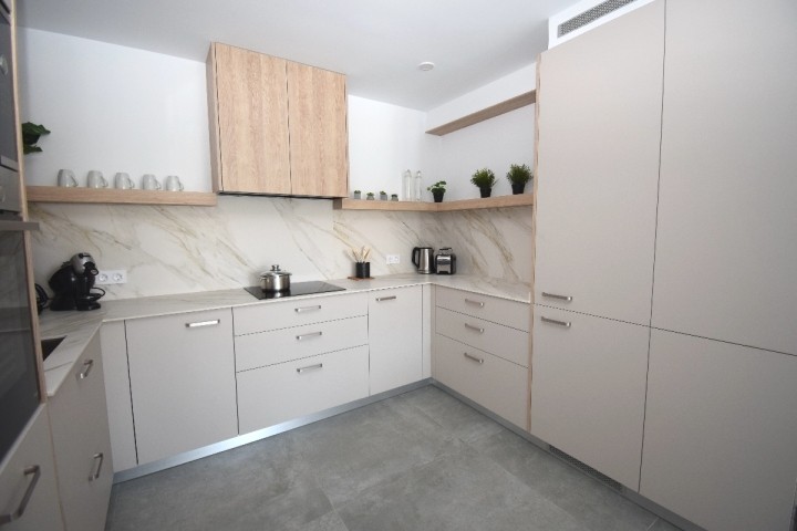 Fussweg - Zentrum 10 Minuten , Fussweg zum Strand 13 Minuten