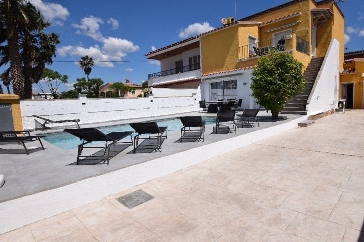 Weitere Infos zur gesamten Ferienhausanlage ARENA siehe: unter der Rubrik Ferienhäuser oder Gruppenunterkünfte