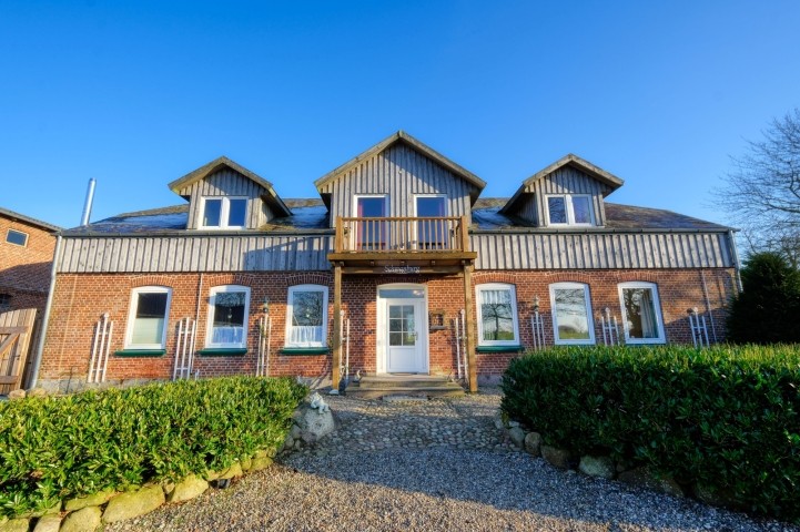 unser großzügiger Eingangsbereich heißt Sie willkommen!