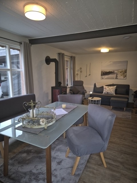 Wohnzimmer mit Essbereich