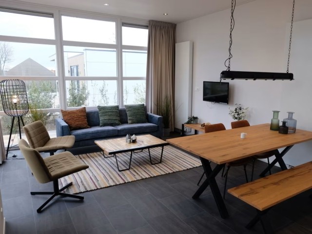 Helles Ambiente im Wohn- und Essbereich