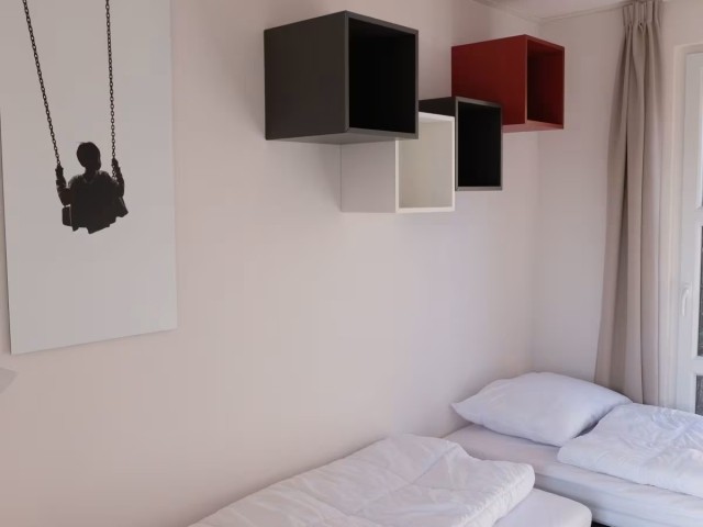 Das zweite Schlafzimmer eignet sich perfekt für Kinder