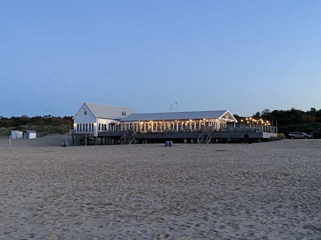 Strandrestaurant direkt hinter dem Deichzugang der Ocean Lodge