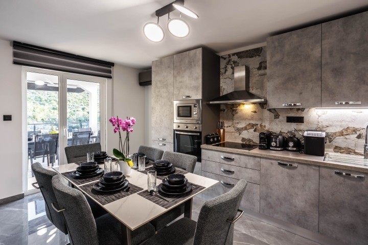 Küche mit Essbereich