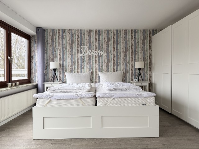 Großes Schlafzimmer (180*200)  mit Balkon