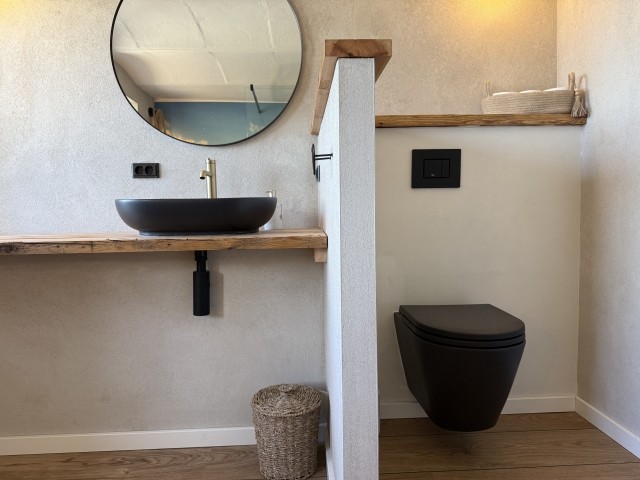 WC / Waschbecken großes Bad