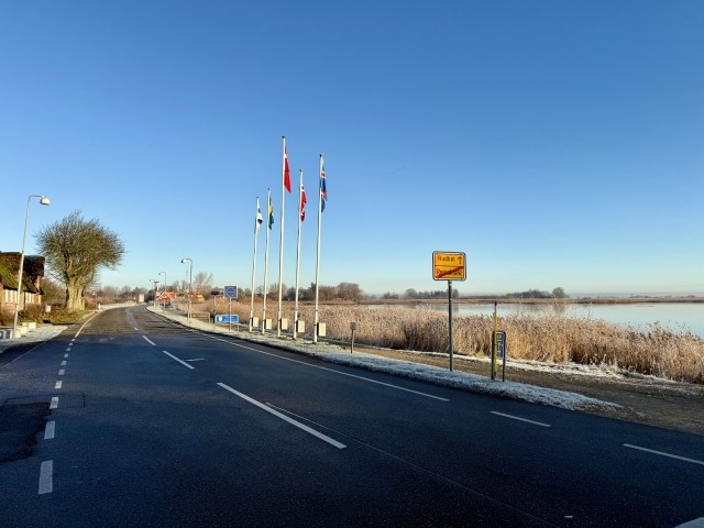 Grenzübergang hinter dem Haus
