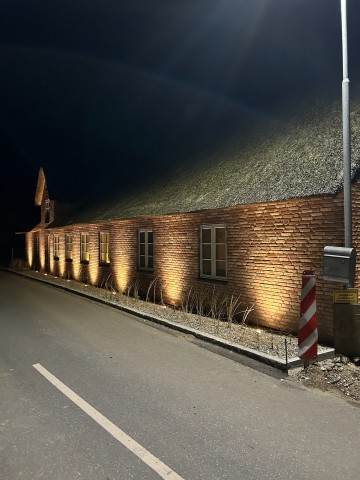 vorder Hausansitz bei Nacht