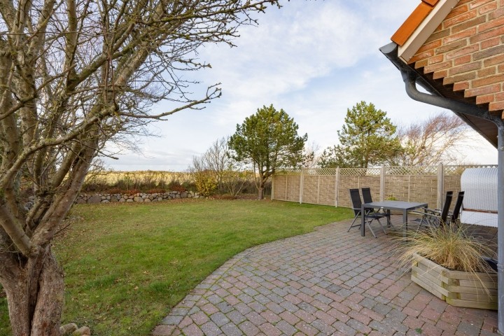 Terrasse und Garten mit Blick auf die Dünen