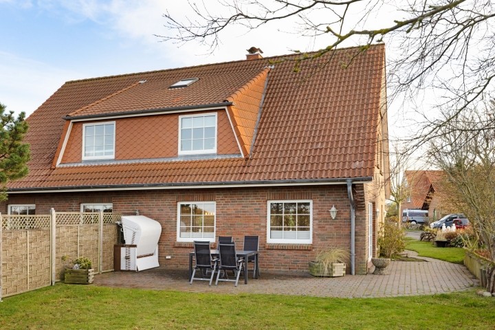 Terrasse und Garten mit Blick auf die Dünen