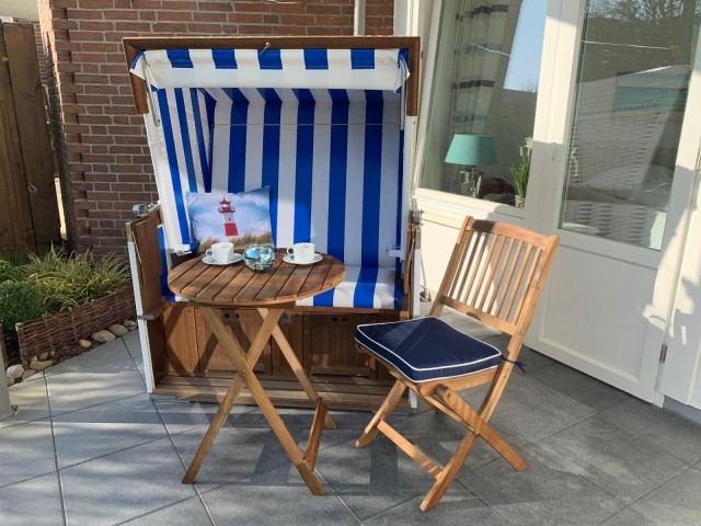 Terrasse mit Strandkorb