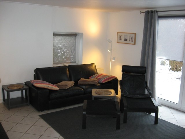 Im gemütliches Wohnzimmer, mit Essbereich und Zugang zum Wintergarten 