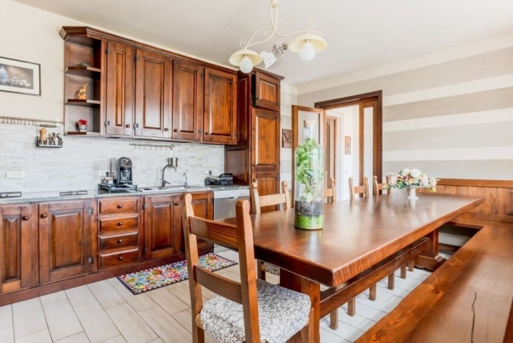 Küche mit Essbereich