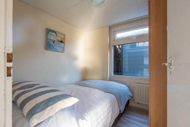 Schlafzimmer 1 mit Einzelbett (120x200) und Schrank