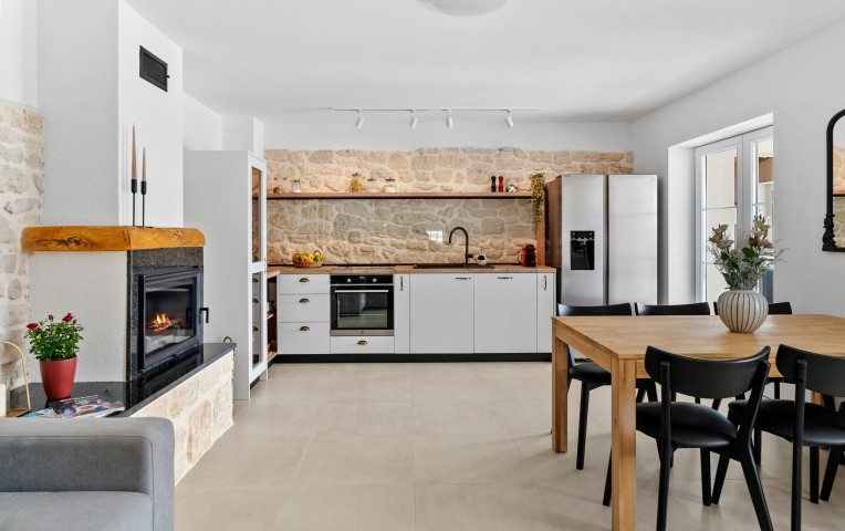 Küche mit Essbereich