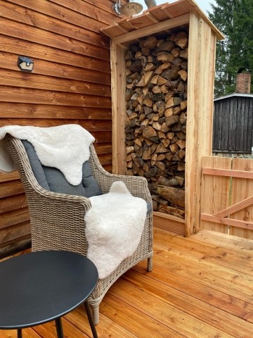 Außenterrasse Holzregal