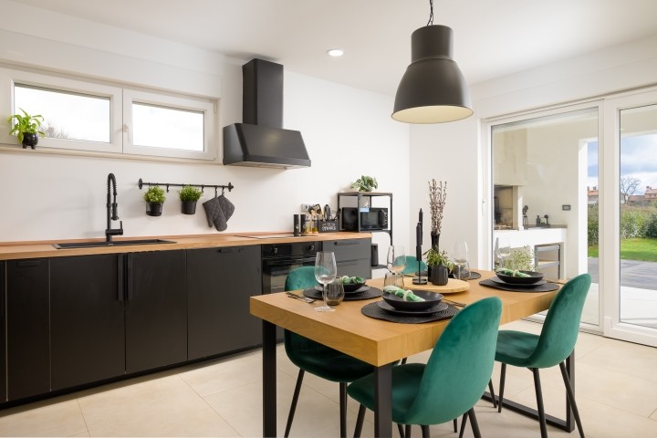 Küche mit Essbereich