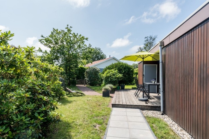 Der große, sonnige Garten