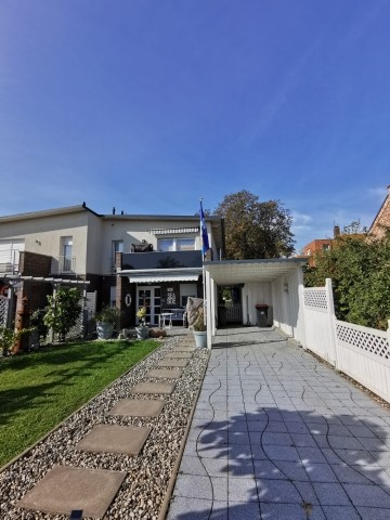 Einfahrt u.Carport mit Wallbox