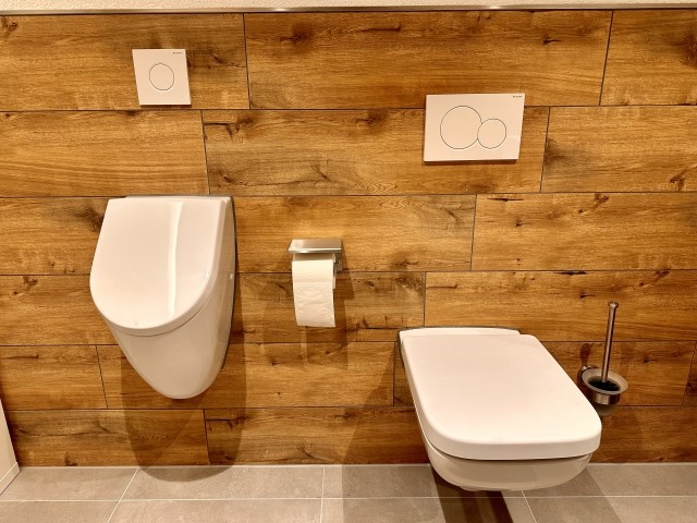 Toilette und Urinal