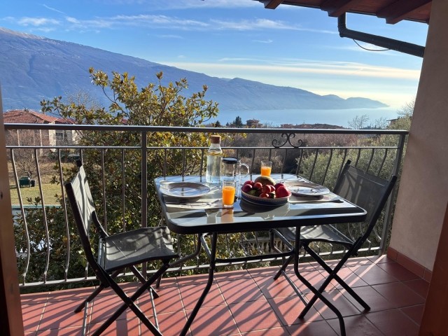 Balkon mit traumhaftem Seeblick