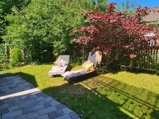 Gemütliche Liegewiese im Garten