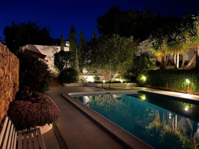 Nachts am Poool
