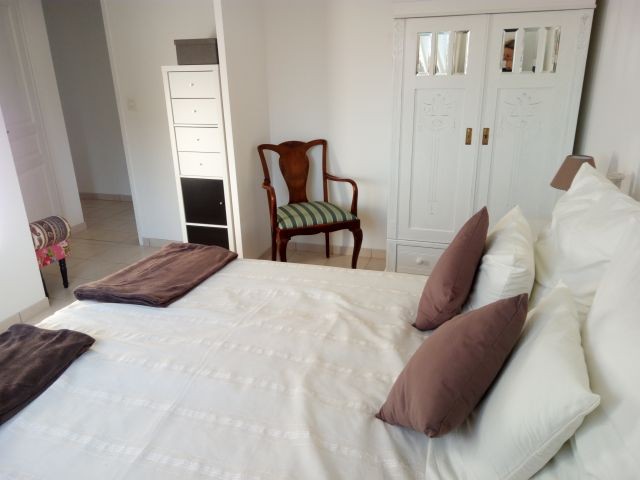 Schlafzimmer 1