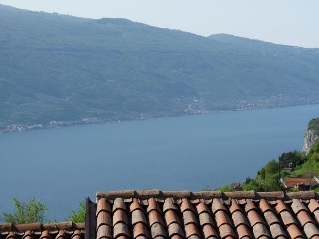 Ausblick von der Panoramaterrasse  über den Gardasee