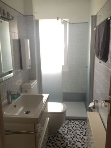 Badezimmer mir großer Dusche im 1. OG
