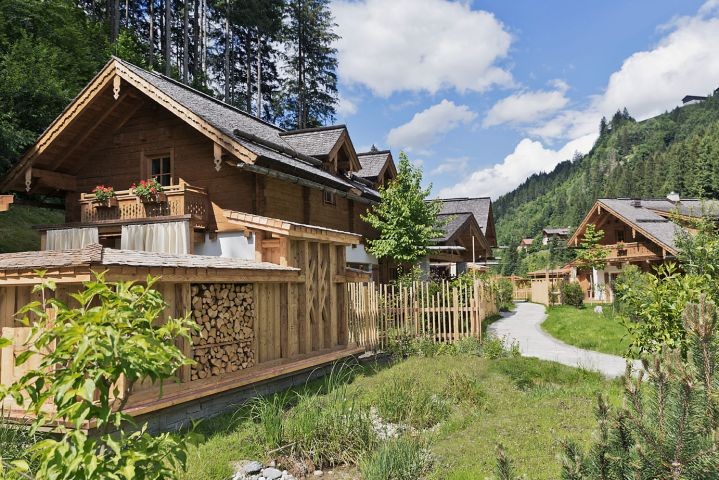 Feriendorf Holzleb'n Chalets im Sommer