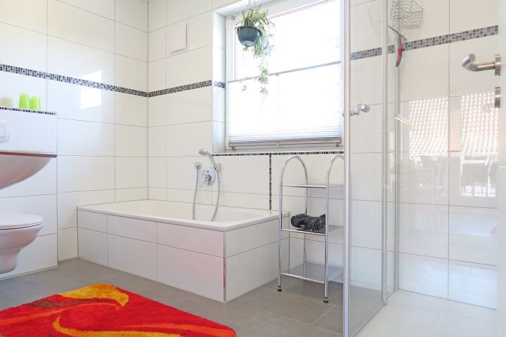 Heimathafen Bad mit Badewanne und Dusche
