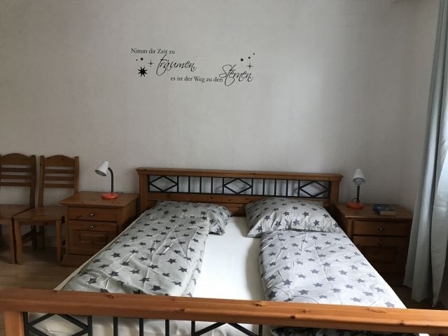 Schlafzimmer 1