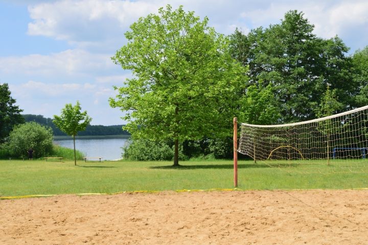 Beach Volleyball am See 300 m