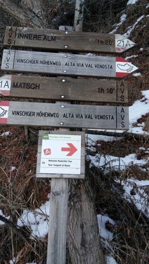 Wegweiser am Haus