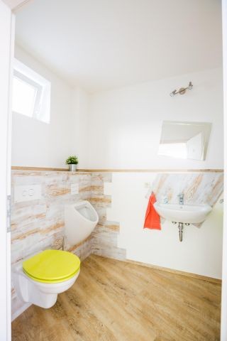 separates WC