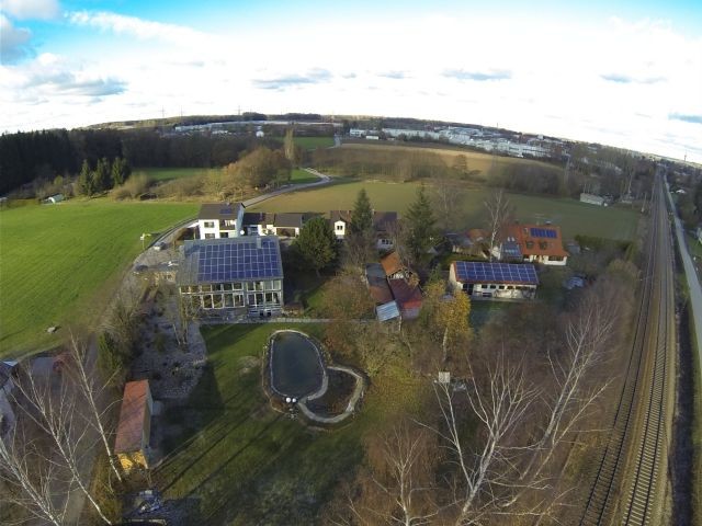 Haus und Garten in Luftaufnahme