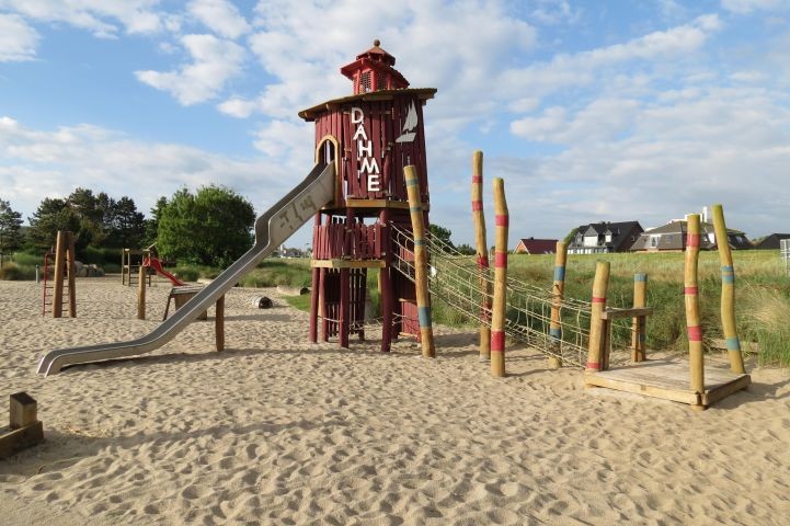 beliebter Kinderspielplatz an der Promenade